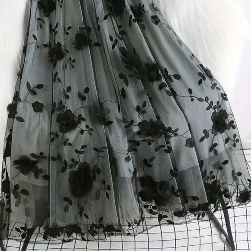NEW! EXQUISITE Floral APPLIQUE Mesh SKIRT SZ L - Picture 3 of 6